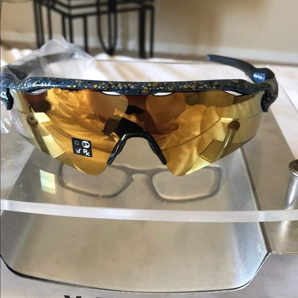 Oakley sunglasses - Picture 5 of 7